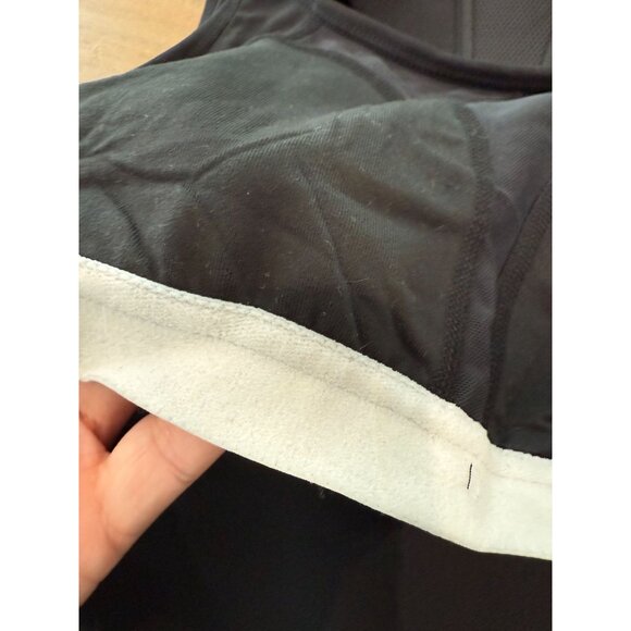 Women's Nike Fit-dry Top w built in sports bra, size medium - Picture 10 of 15